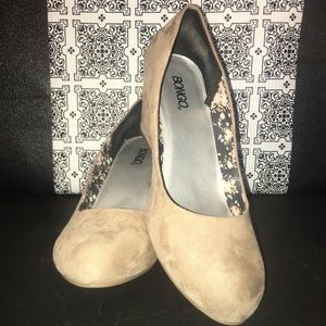 10 Taupe Wedges